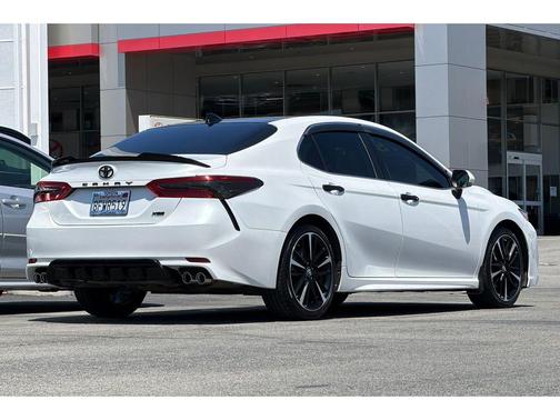 Wind Chill Pearl 2019 Toyota Camry XSE