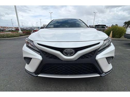 Wind Chill Pearl 2019 Toyota Camry XSE