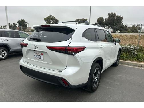 Wind Chill Pearl 2023 Toyota Highlander XLE