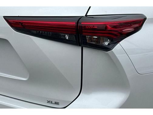 Wind Chill Pearl 2023 Toyota Highlander XLE