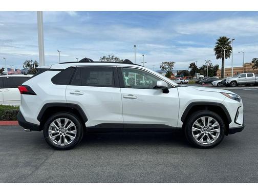 2025 Toyota RAV4 XLE Premium