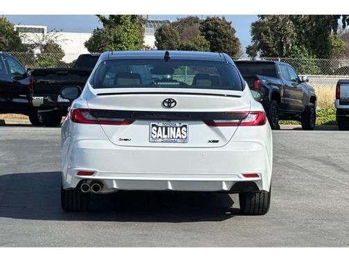 Wind Chill Pearl w/Midnight Black Metallic Roof 2026 Toyota Camry XSE