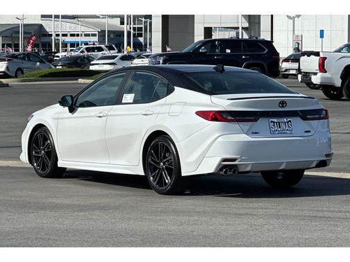 Wind Chill Pearl w/Midnight Black Metallic Roof 2026 Toyota Camry XSE