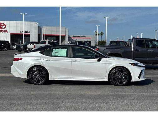 Wind Chill Pearl w/Midnight Black Metallic Roof 2026 Toyota Camry XSE