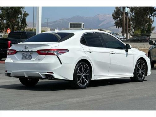 Super White 2020 Toyota Camry SE