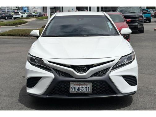 Super White 2020 Toyota Camry SE