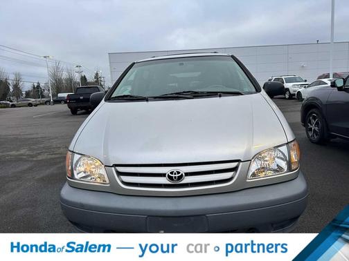 2001 Toyota Sienna LE