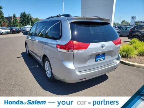 2012 Toyota Sienna XLE