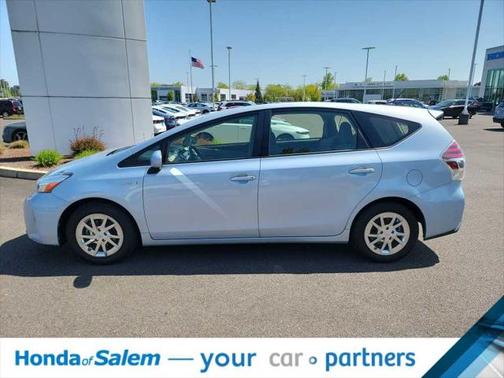 2016 Toyota Prius v Three