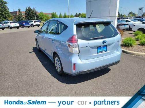 2016 Toyota Prius v Three