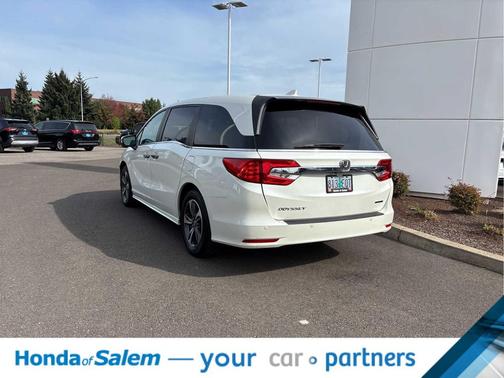 White Diamond Pearl 2018 Honda Odyssey Touring