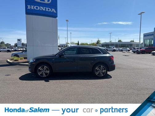 Manhattan Gray Metallic 2020 Audi Q5 Prestige 55 TFSI e quattro S tronic