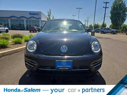 Deep Black Pearl 2017 Volkswagen Beetle 1.8T SE