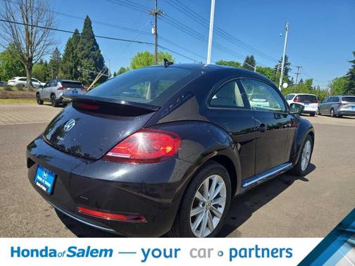 Deep Black Pearl 2017 Volkswagen Beetle 1.8T SE
