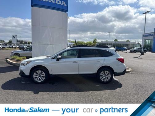 Crystal White Pearl 2019 Subaru Outback 2.5i Premium