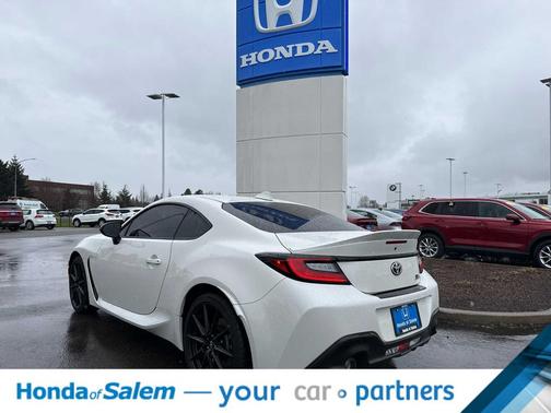 2025 Toyota GR86 Premium