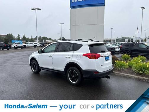 Super White 2013 Toyota RAV4 XLE