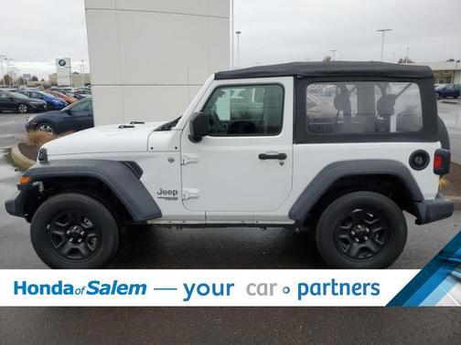 Photo 3 of 25 of 2019 Jeep Wrangler Sport
