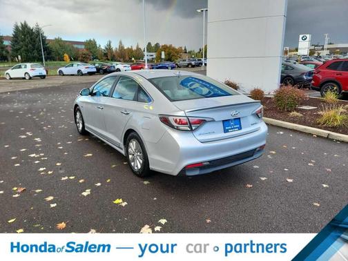 2017 Hyundai SONATA Hybrid SE