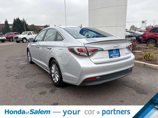 2017 Hyundai SONATA Hybrid SE