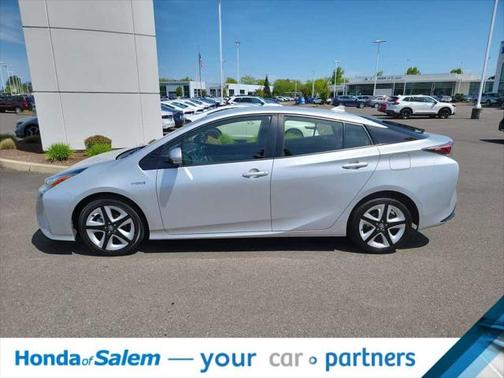 2018 Toyota Prius Three Touring
