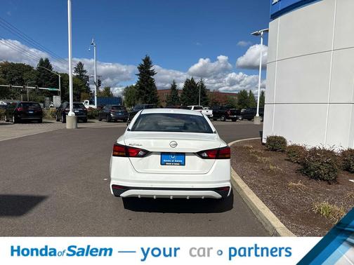 Glacier White 2025 Nissan Altima SV FWD