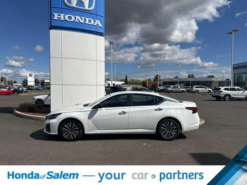 Glacier White 2025 Nissan Altima SV FWD