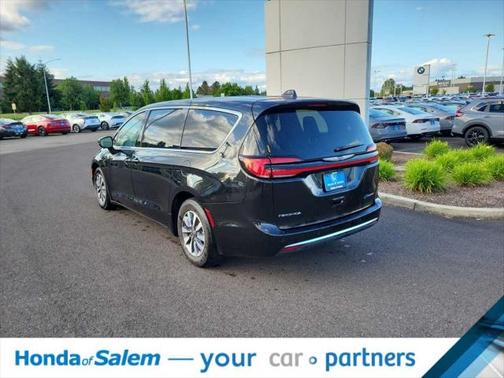 2023 Chrysler Pacifica Hybrid Touring L