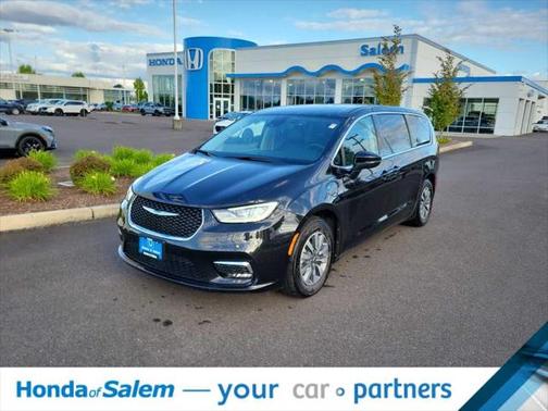 2023 Chrysler Pacifica Hybrid Touring L