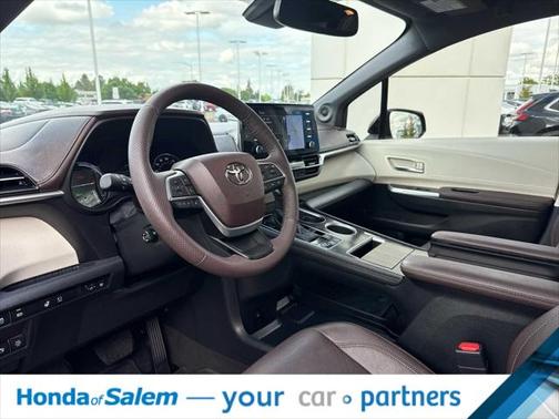 2023 Toyota Sienna Platinum 7 Passenger