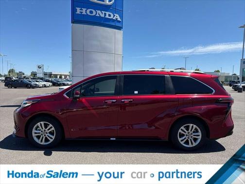 2023 Toyota Sienna Platinum 7 Passenger