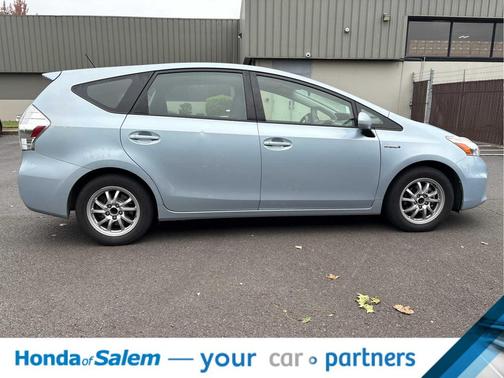 2014 Toyota Prius v Five