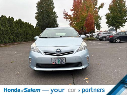2014 Toyota Prius v Five