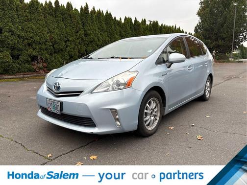 2014 Toyota Prius v Five