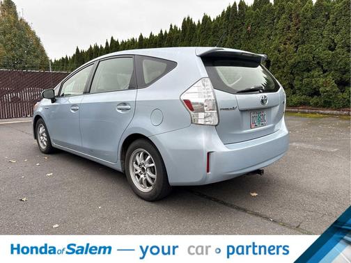 2014 Toyota Prius v Five