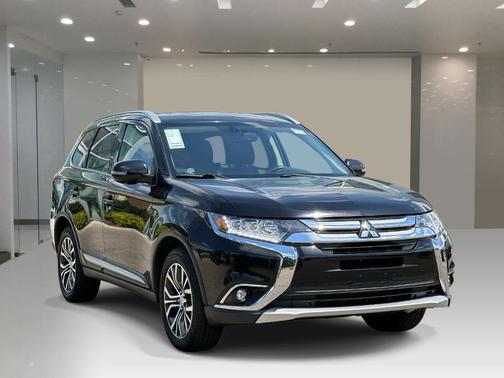 Black 2018 Mitsubishi Outlander ES
