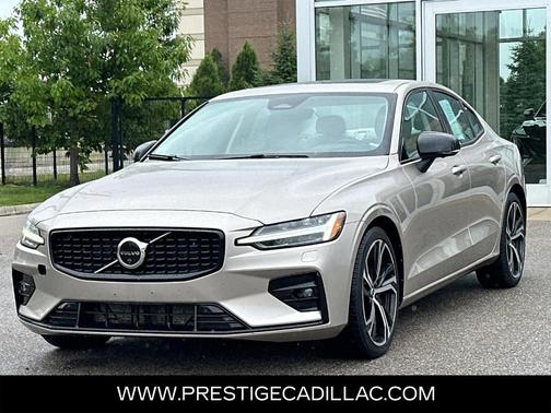 2024 Volvo S60 B5 Plus Dark Theme