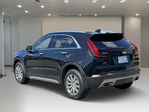 2022 Cadillac XT4 Premium Luxury