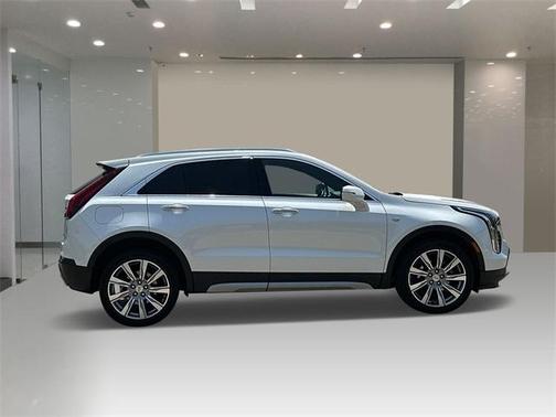 2022 Cadillac XT4 Premium Luxury