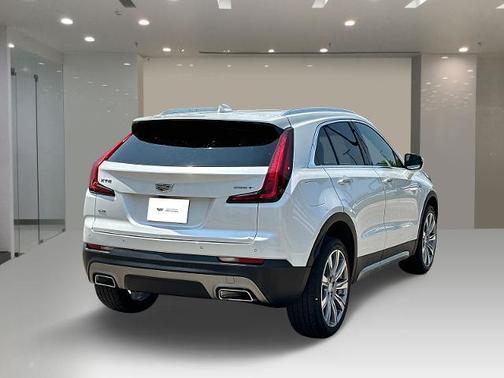 2022 Cadillac XT4 Premium Luxury