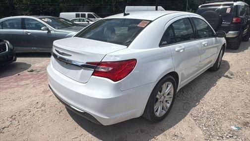 2013 Chrysler 200 Touring
