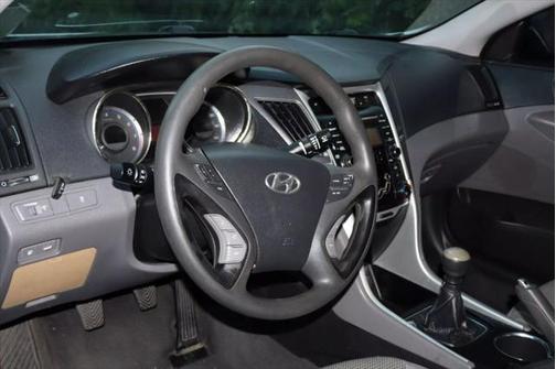 2012 Hyundai SONATA GLS