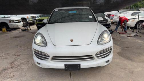White 2014 Porsche Cayenne Platinum Edition