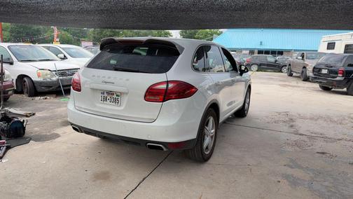 White 2014 Porsche Cayenne Platinum Edition
