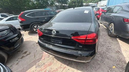 Black Uni 2016 Volkswagen Passat 1.8T S