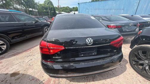 Black Uni 2016 Volkswagen Passat 1.8T S