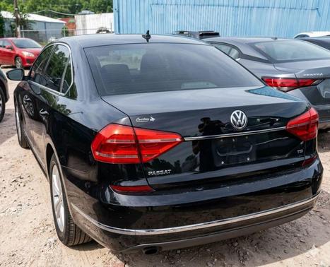 Black Uni 2016 Volkswagen Passat 1.8T S