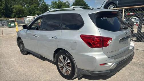 2017 Nissan Pathfinder SL
