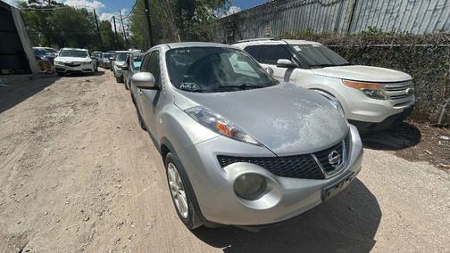 Brilliant Silver 2014 Nissan Juke SV