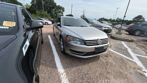 Silver 2014 Volkswagen Passat 1.8T Auto SE